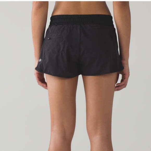 Lululemon Hotty Hot Short Black (First Release) *2.5" size 6 - Picture 5 of 16